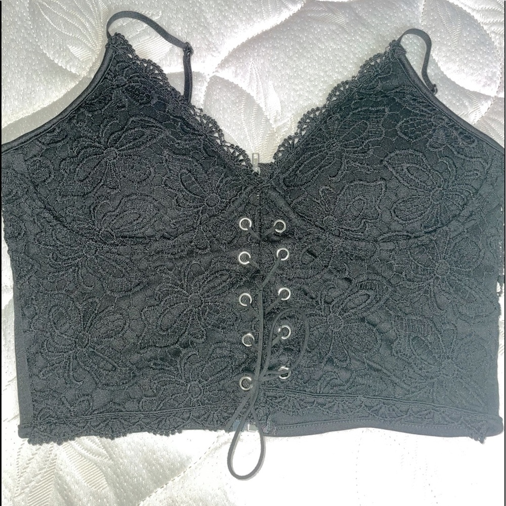 Women’s Black Floral Romwe Crop Top